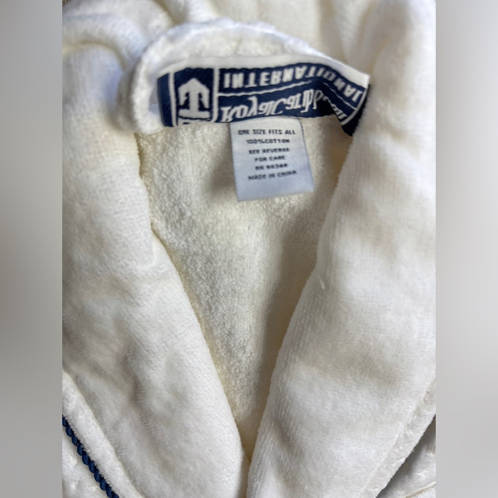NWT Vintage Royal Caribbean White Bathrobe with Navy Piping - Picture 3 of 5